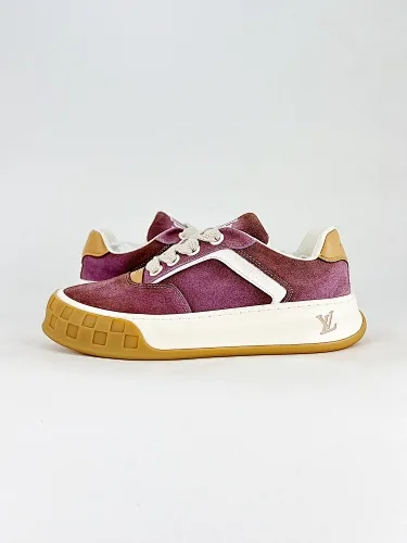 LOUIS VUITTON Tilted