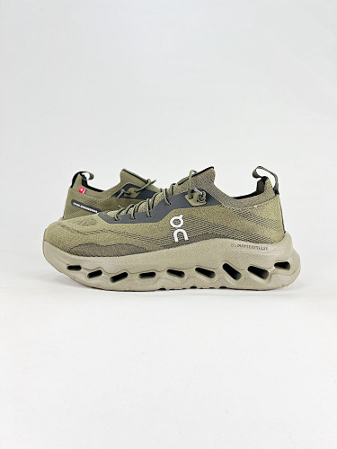 Loewe x ON On