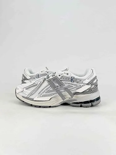 New Balance M1906R