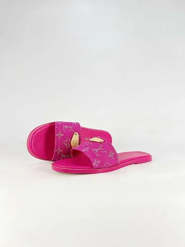 LOUIS VUITTON Lily