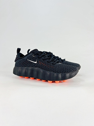 Nike Mind 002 。