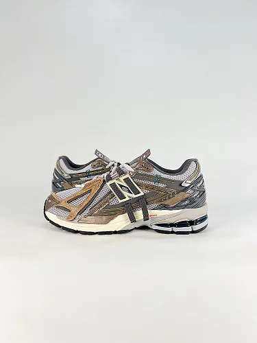 New Balance M1906R
