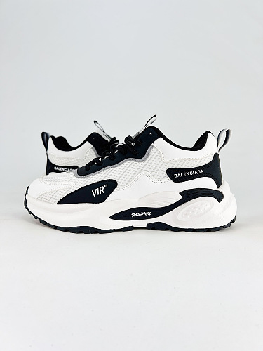 /BalenciagaBalenciaga dad shoe