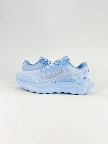 alo yoga Alo Runner versatile low top