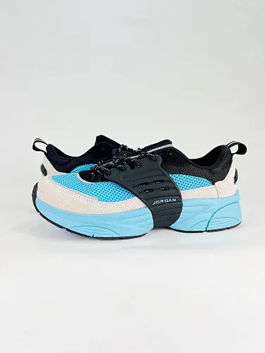 AIR JORDAN TRUNNER