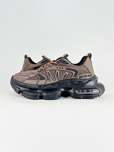 BalenciagaBalenciaga dad shoe