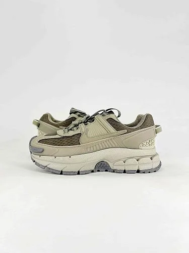 Nike Air Zoom Vomero 5 Roam