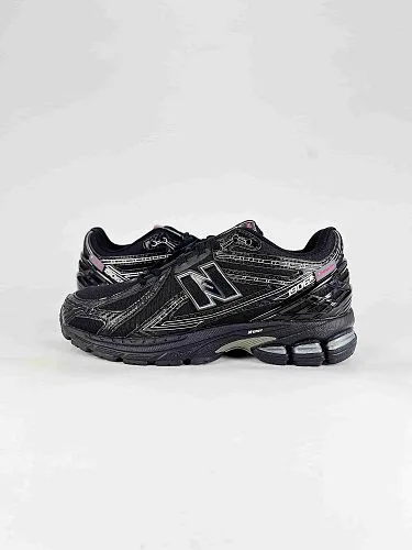 New Balance M1906R